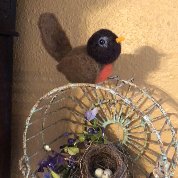 Needle Felted American Robin Bird - Picture 15 of 15